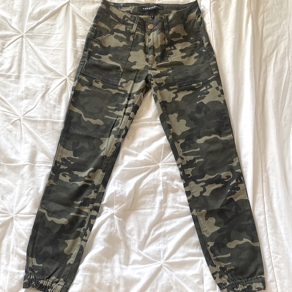 Camo cropped jeans